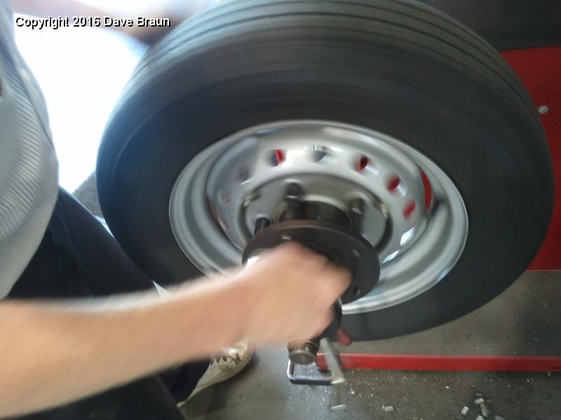 MGTD15470/On Going Maintenance/LugCentric Tire Balance/Mounting tire